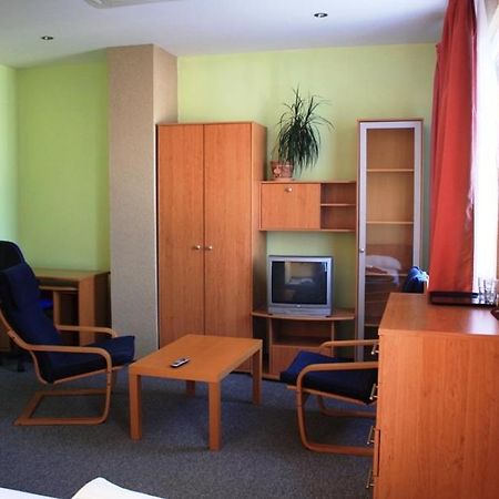 Pension Zlata Noha Bratislava Exterior photo